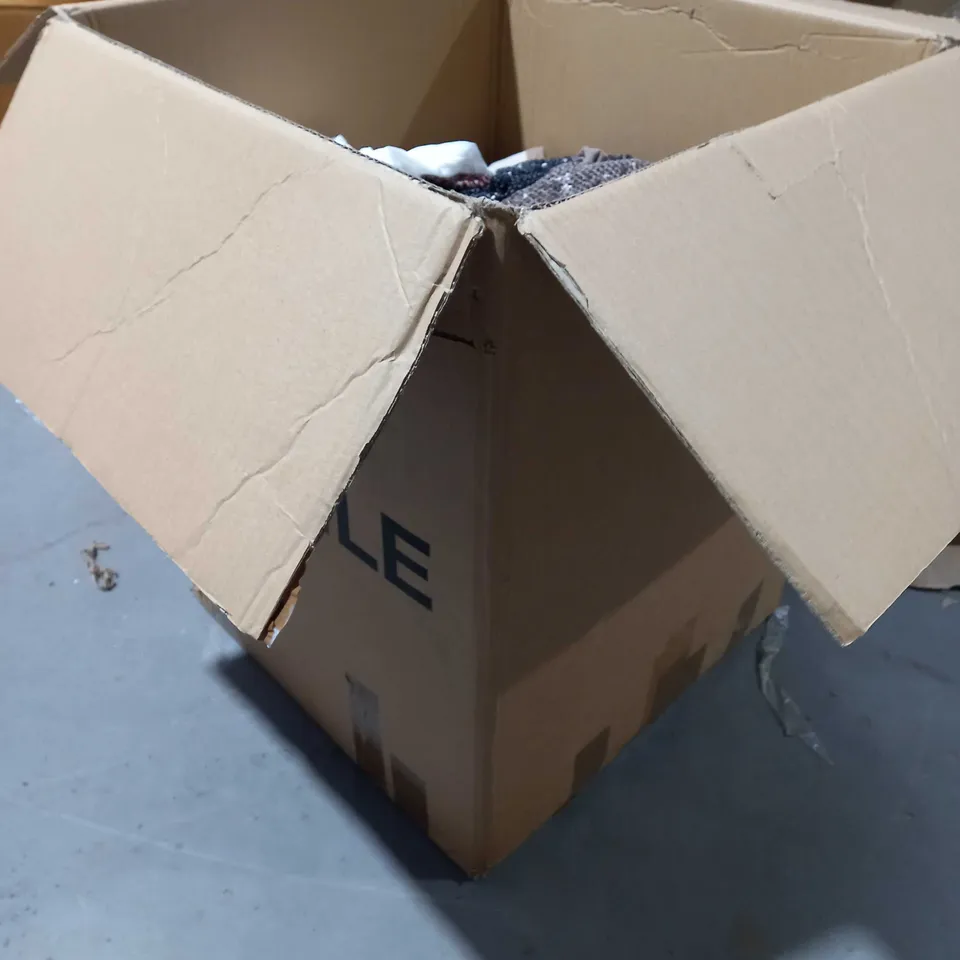 LARGE QUANTITY OF ASSORTED CLOTHING ITEMS TO INCLUDE ATTITUDES, FRANK USHER AND NINA LEONARD