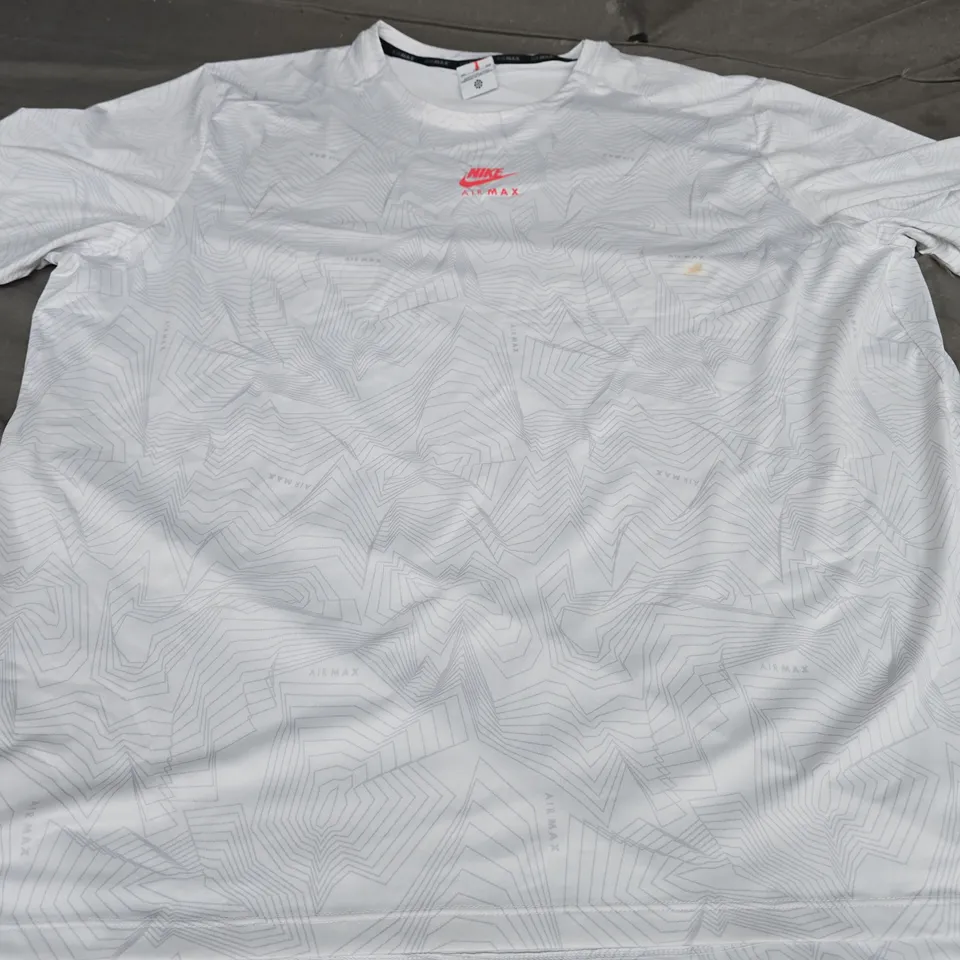NIKE AIR MAX LOGO T-SHIRT, WHITE - UK SIZE XXL