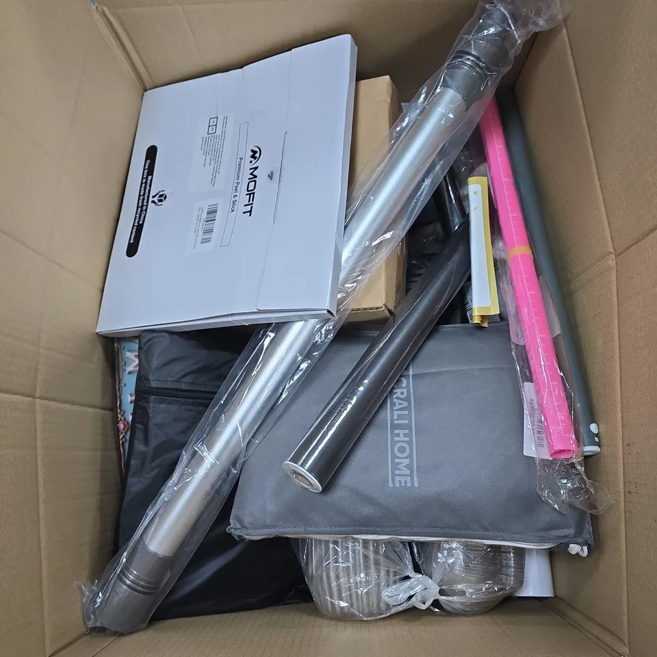 APPROXIMATELY 20 ASSORTED HOUSEHOLD PRODUCTS 