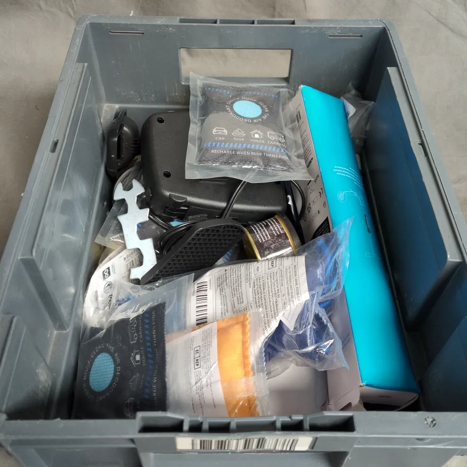 APPROXIMATELY 8 ASSORTED VEHICLE PARTS & ACCESSORIES