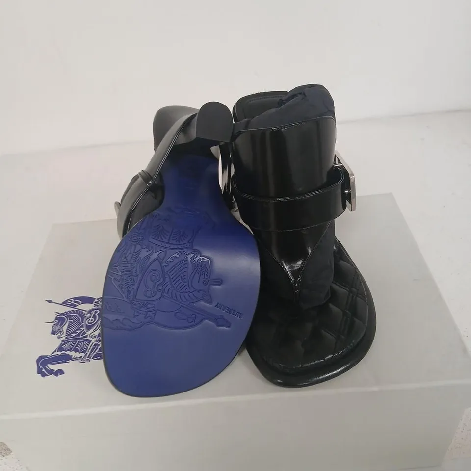 BURBERRY BLACK LEATHER SANDAL WITH BUCKLE STRAP – UK 4 (EUR 37)