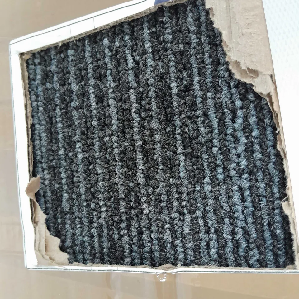 PACK OF 19 CARPET TILES 50 X 50CM