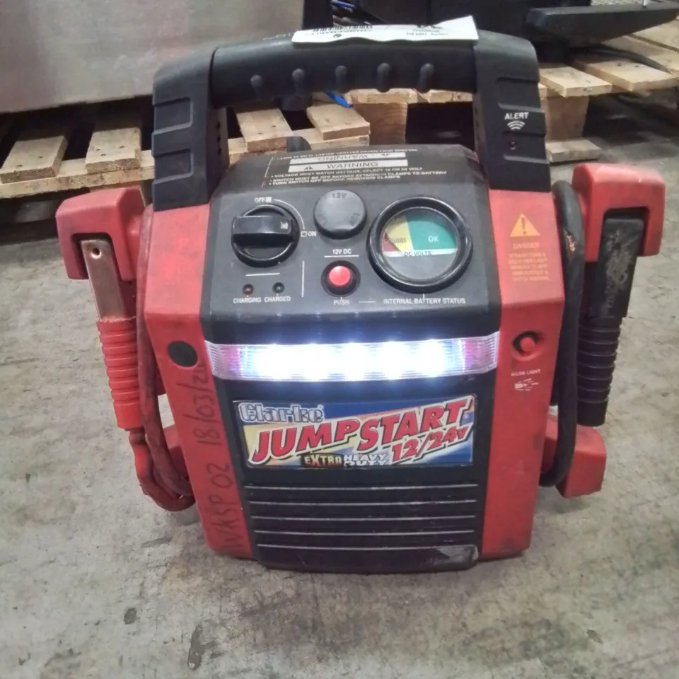 CLARKE EXTRA HEAVY DUTY JUMP START 12/24V WITH WORK LIGHT