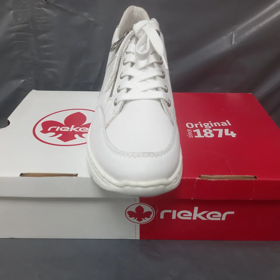 BOXED PAIR OF RIEKER TRAINERS IN WHITE LEATHER SIZE 6.5