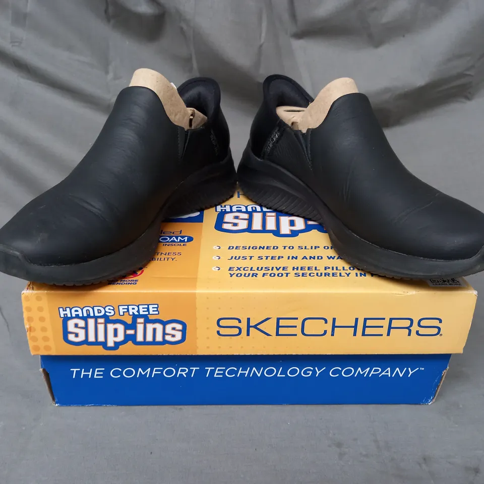 BOXED PAIR OF SKECHERS LEATHER SLIP-ON TRAINERS IN BLACK SIZE 3.5