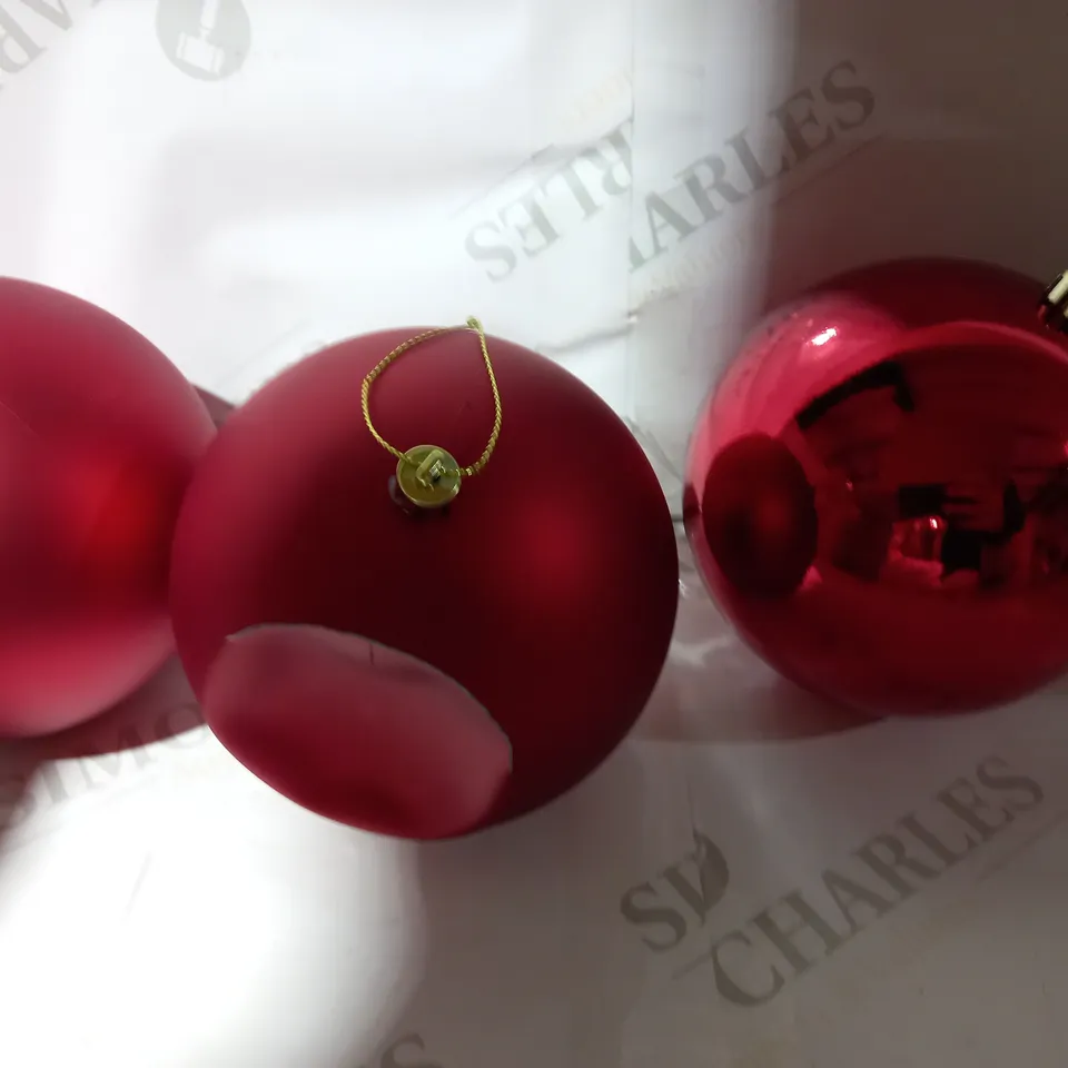 8PK JUMBO 12CM BAUBLES IN RED RRP £15