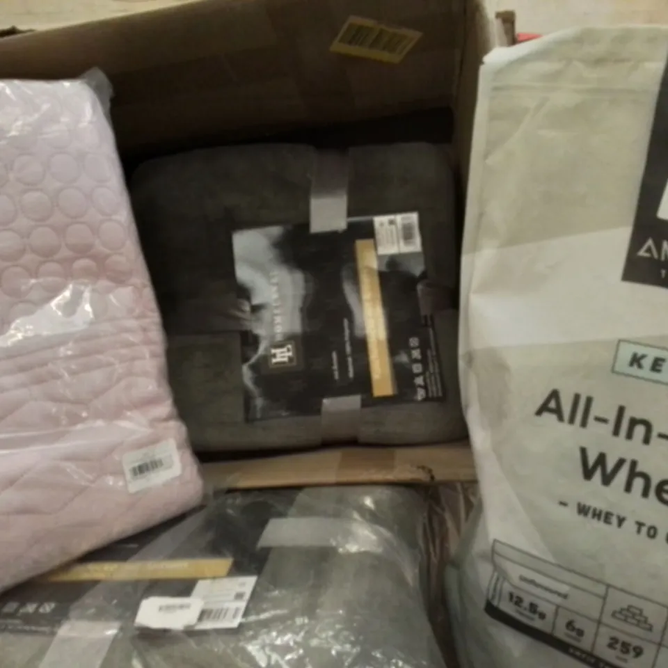 PALLET OF ASSORTED HOUSEHOLD ITEMS TO INCLUDE QUILTED BEDSPREADS, ALL IN ONE WHEY AND THROWS