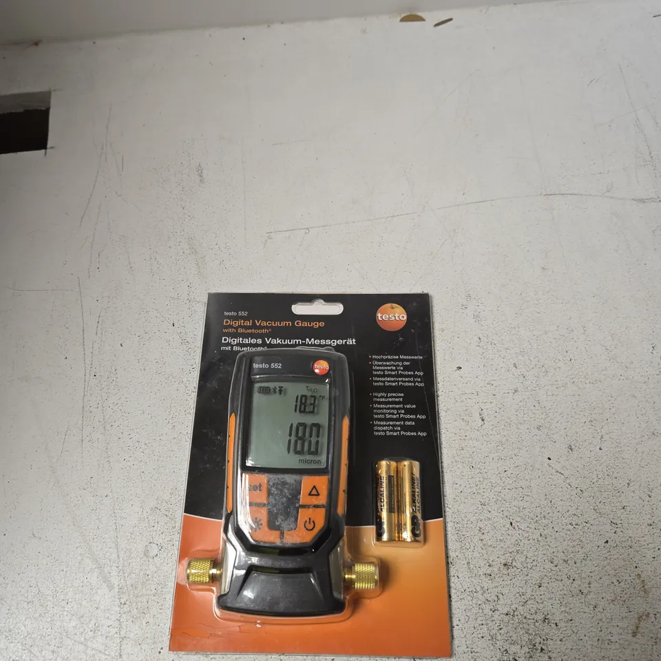 TESTO 552 DIGITAL VACUUM GAUGE WITH BLUETOOTH – INCLUDES 2 X AA BATTERIES