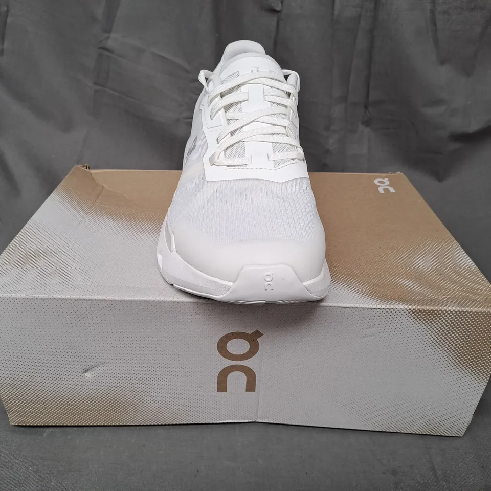 BOXED PAIR OF ON CLOUDPULSE SHOES IN WHITE UK SIZE 8
