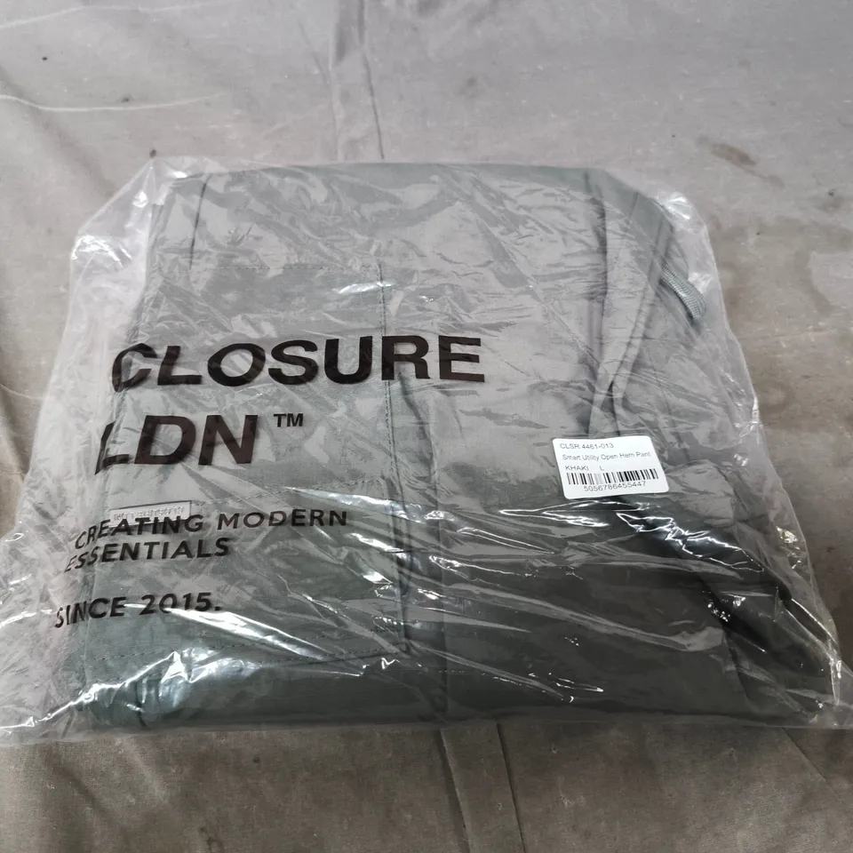 CLOSURE LDN SMART UTILITY OPEN HEM PANT – KHAKI, UK SIZE L