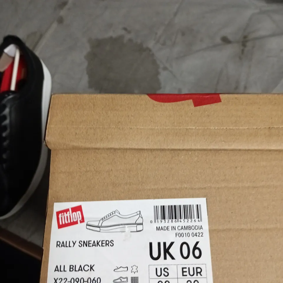 FITFLOP RALLY SNEAKERS – ALL BLACK LEATHER, UK 6 (US 8 / EUR 39)