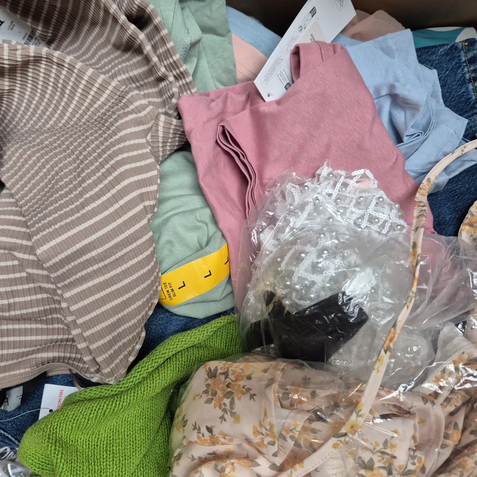 APPROXIMATELY 25 ASSORTED CLOTHING AND FASHION PRODUCTS IN VARIOUS STYLES AND SIZES - COLLECTION ONLY