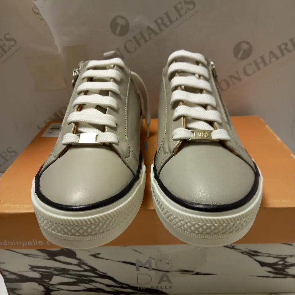 MODA IN PELLE LIGHT GRAY LEATHER FIZZALI TRAINERS - SIZE 5