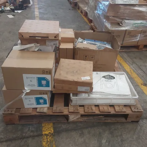 PALLET CONTAINING A VERY LARGE QUANTITY OF ASSORTED BRAND NEW CATERING PRODUCTS INCLUDING: ARCOROC GLASSES, PILLIVUYT PLATES, NAPKINS, CREAM JUG, DISPOSABLE APRONS ECT