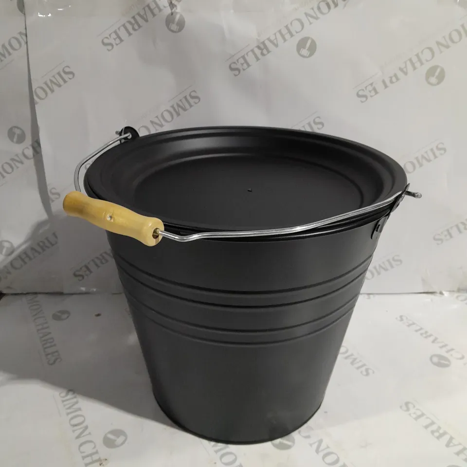 BLACKSPUR 12L ASH BUCKET WITH LID