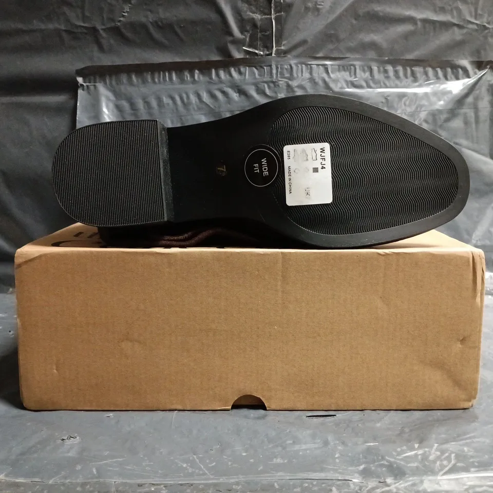 BOXED PAIR OF THE VERY COLLECTION KNEE-HIGH SHOES IN CHOCOLATE BROWN SIZE 7