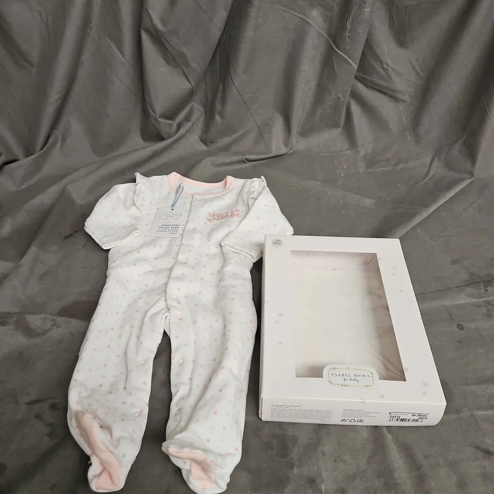 BOXED YSABEL MORA LONG SLEEVE BABY JUMPSUIT IN WHITE/PINK SIZE 1MONTH