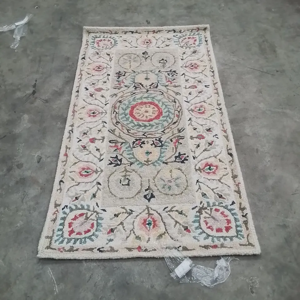 QUALITY DESIGNER AREA RUG - APPROXIMATELY 160X90CM