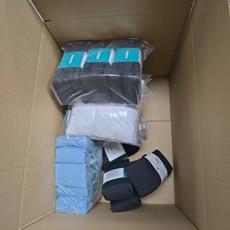 APPROXIMATELY 20 ASSORTED BEDDING ITEMS TO INCLUDE PILLOW PROTECTORS, FITTED SHEETS - COLLECTION ONLY 
