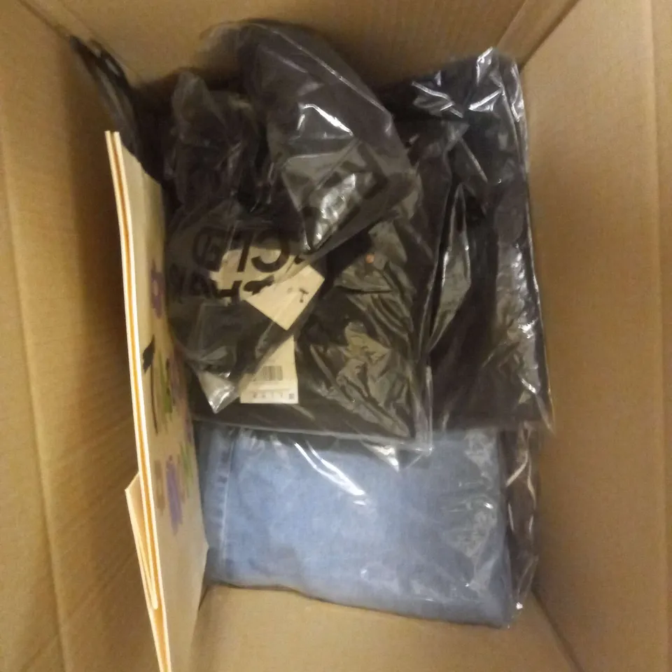 BOX OF APPROXIMATELY 15 ASSORTED HOUSEHOLD/CLOTHING ITEMS TO INCLUDE METAL CUPS, JEANS, SHIRTS ETC