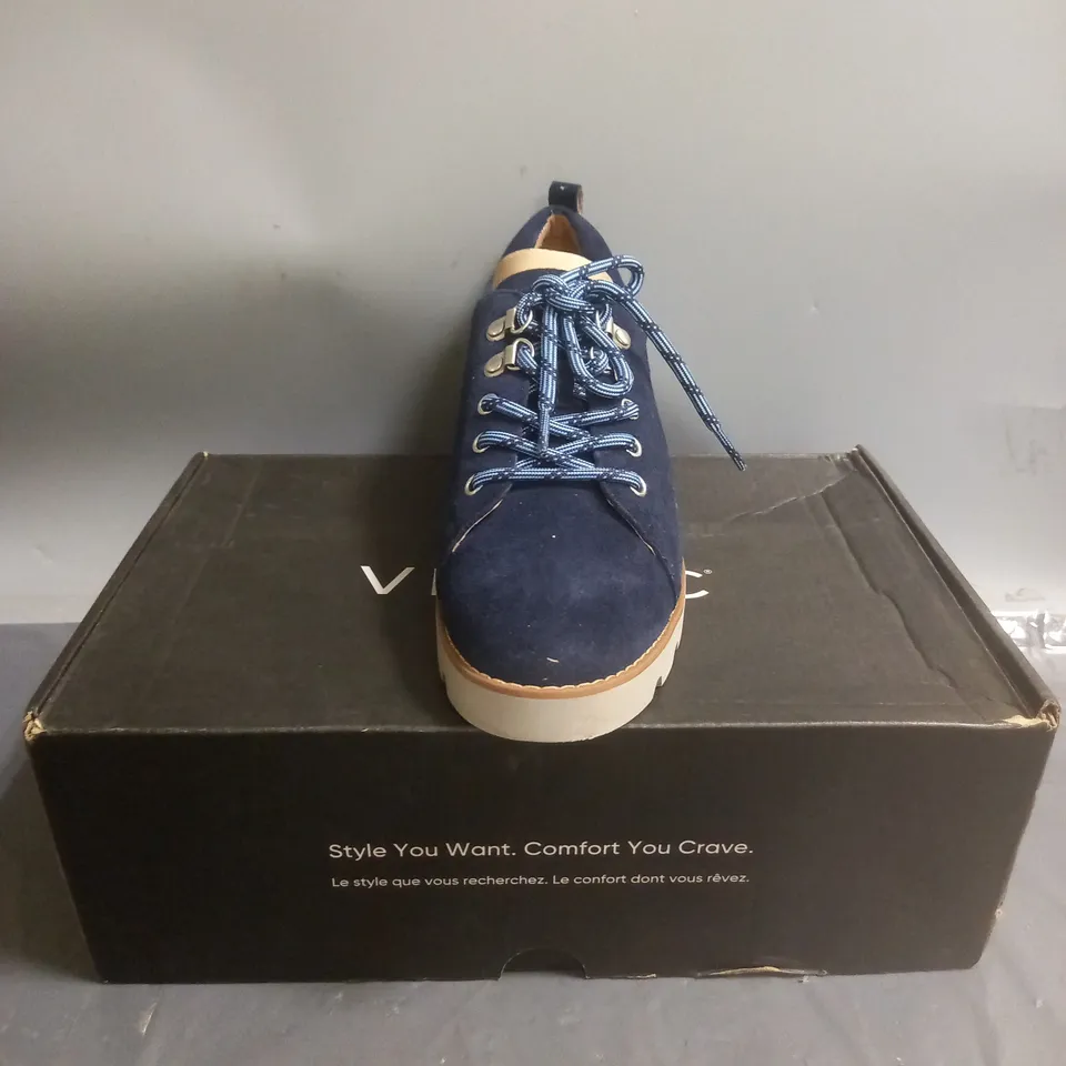 VIONIC LADIES SUEDE LOAFERS BLUE SIZE 4