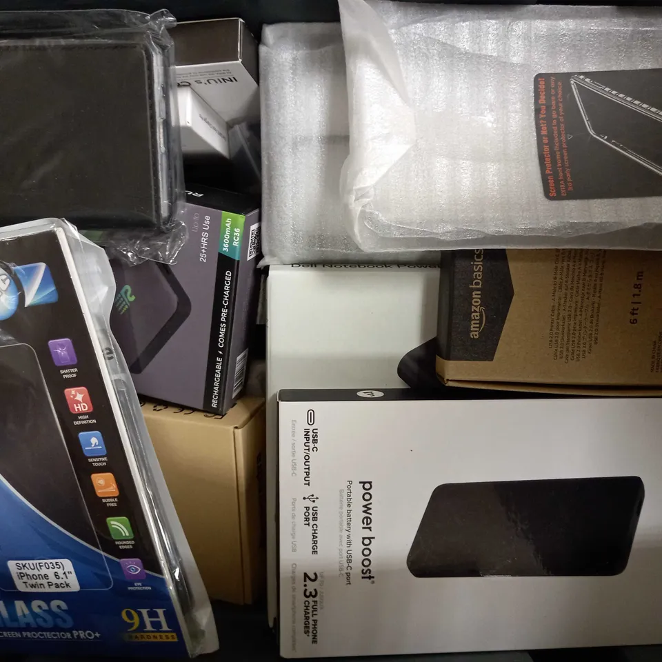 LOT OF APPROXIMATELY 20 PHONE ACCESSORIES, TO INCLUDE CASES, SCREEN PROTECTORS, ETC 