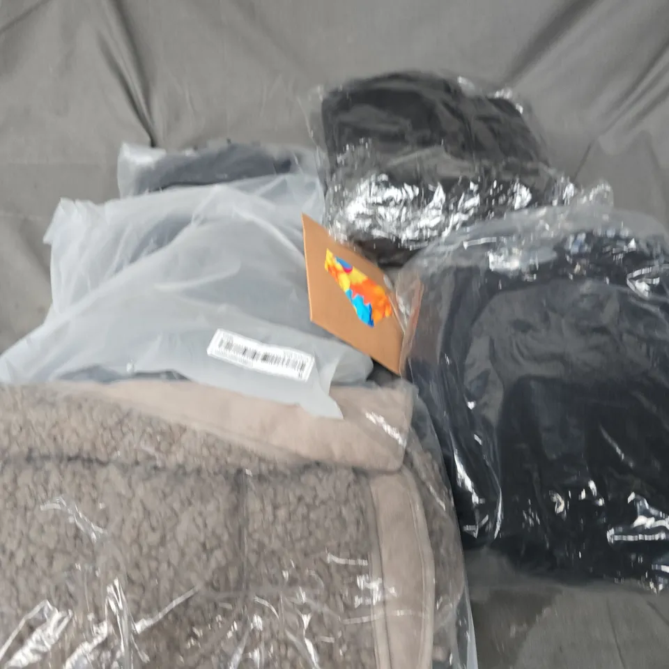 APPROXIMATELY 30 ASSORTED CLOTHING ITEMS IN VARIOUS SIZES, STYLES & COLOURS TO INCLUDE BRANDS SUCH AS MOTEL, BERSHKA, ASOS, ETC - COLLECTION ONLY