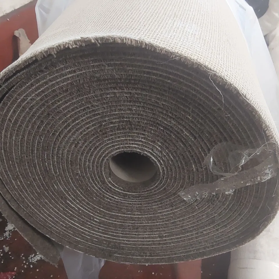 ROLL OF QUALITY SOFT NOBLE CARPET - APPROXIMATELY 35 x 5m