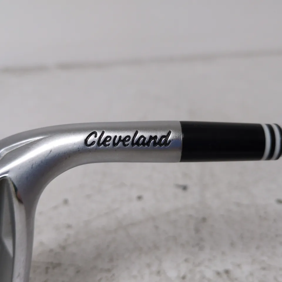 CLEVELAND SMART SOLE GOLF WEDGE – SILVER FINISH WITH STANDARD GRIP