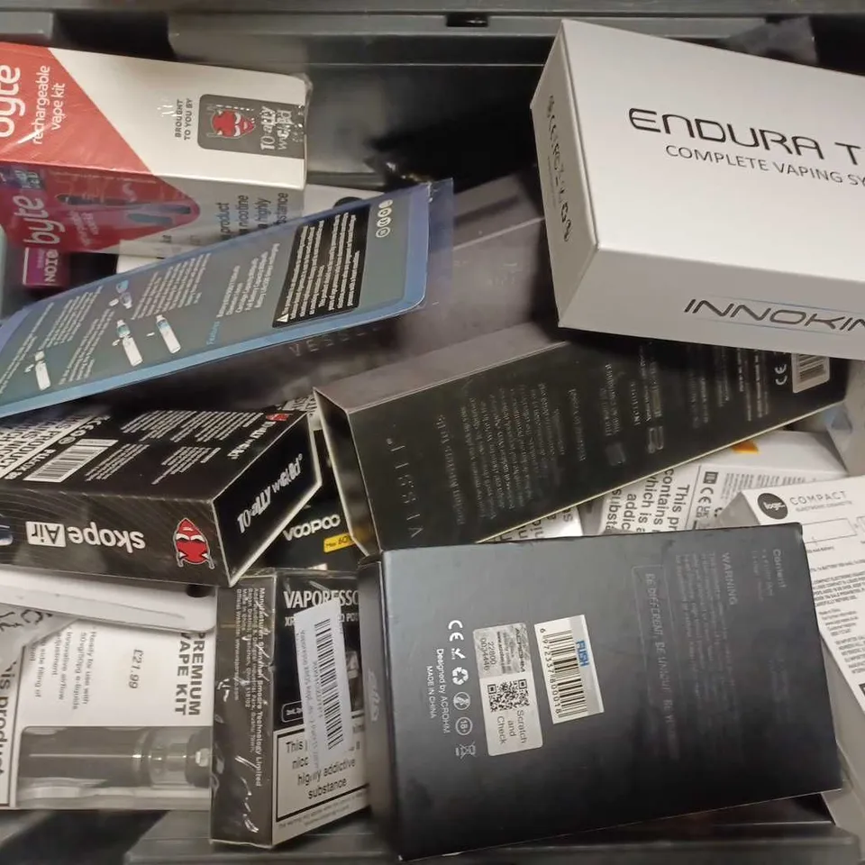 BOX OF APPROX 25 ASSORTED E-CIGARETTES TO INCLUDE - BYTE MAKE THE SWITCH - FUEL VAPE - VESSEL EXPEDITION BLACK & RED ECT
