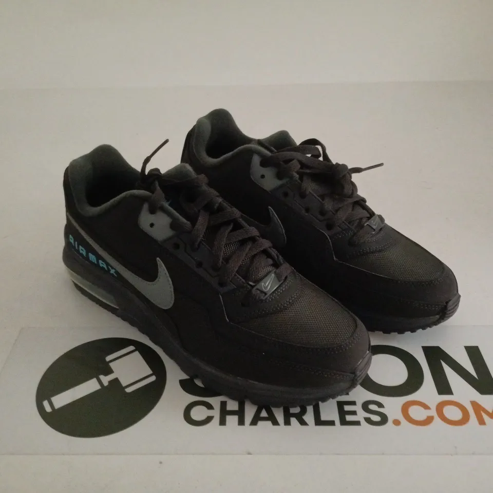 NIKE AIR MAX BLACK TRAINERS SIZE UK 8