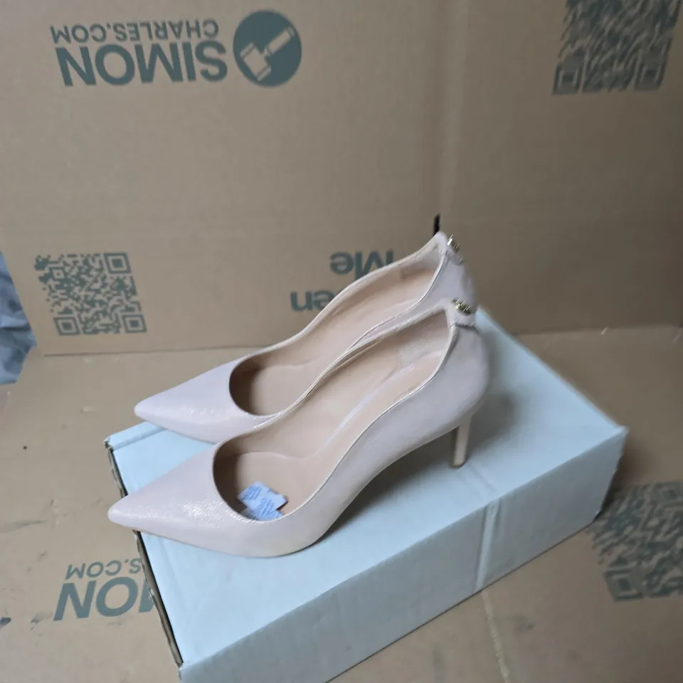 MODA IN PELLE NUDE PINK PATENT POINTED-TOE HEELS, UK 7 (EU 40)