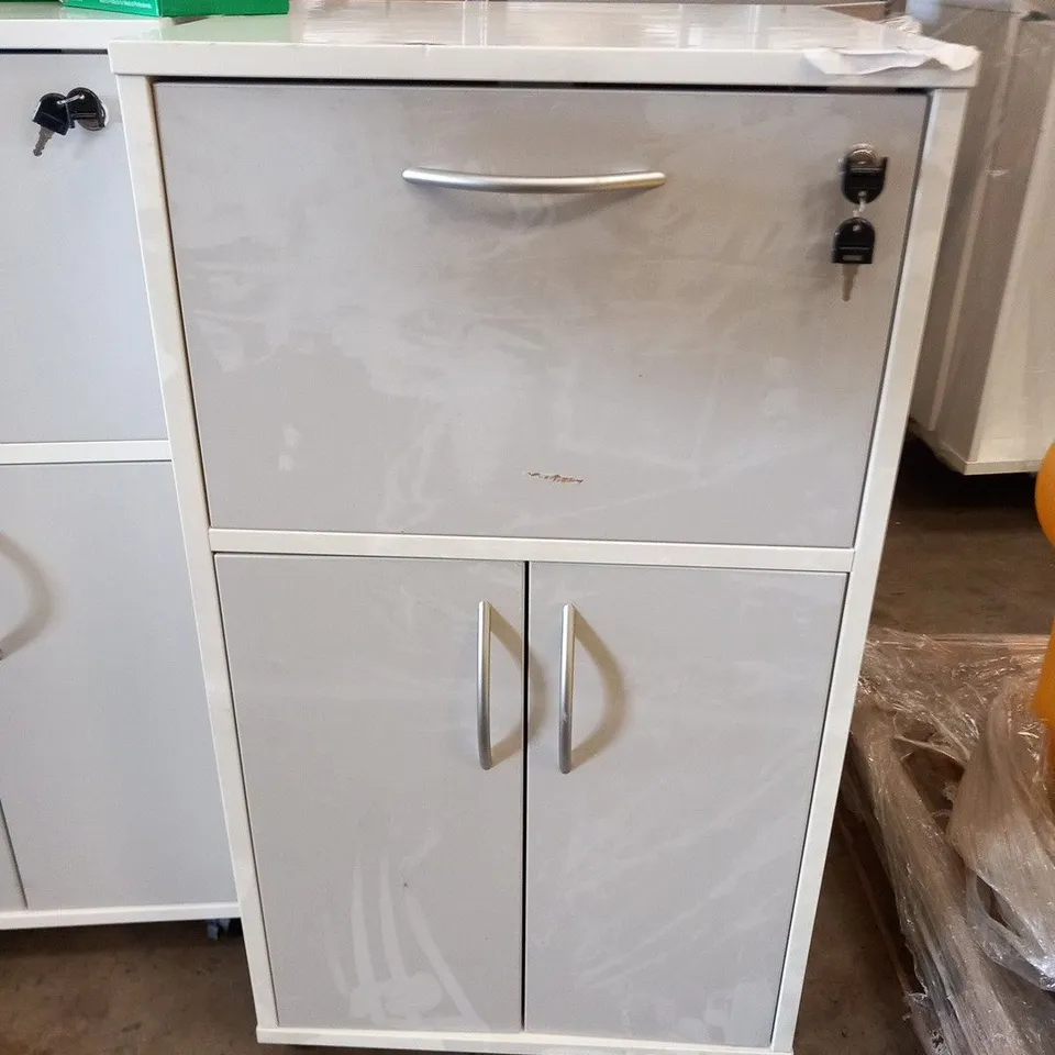 WHITE AND GREY MOBILE 2 DOOR, 1 DRAWER CHEST