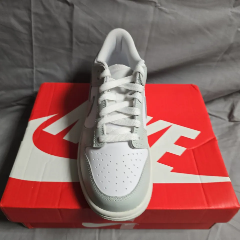 BOXED PAIR OF NIKE DUNK LOW TRAINERS - UK SIZE 4.5 - KIDS