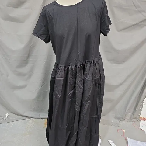 BLACK WOMEN'S DRESS WITH GATHERED SKIRT