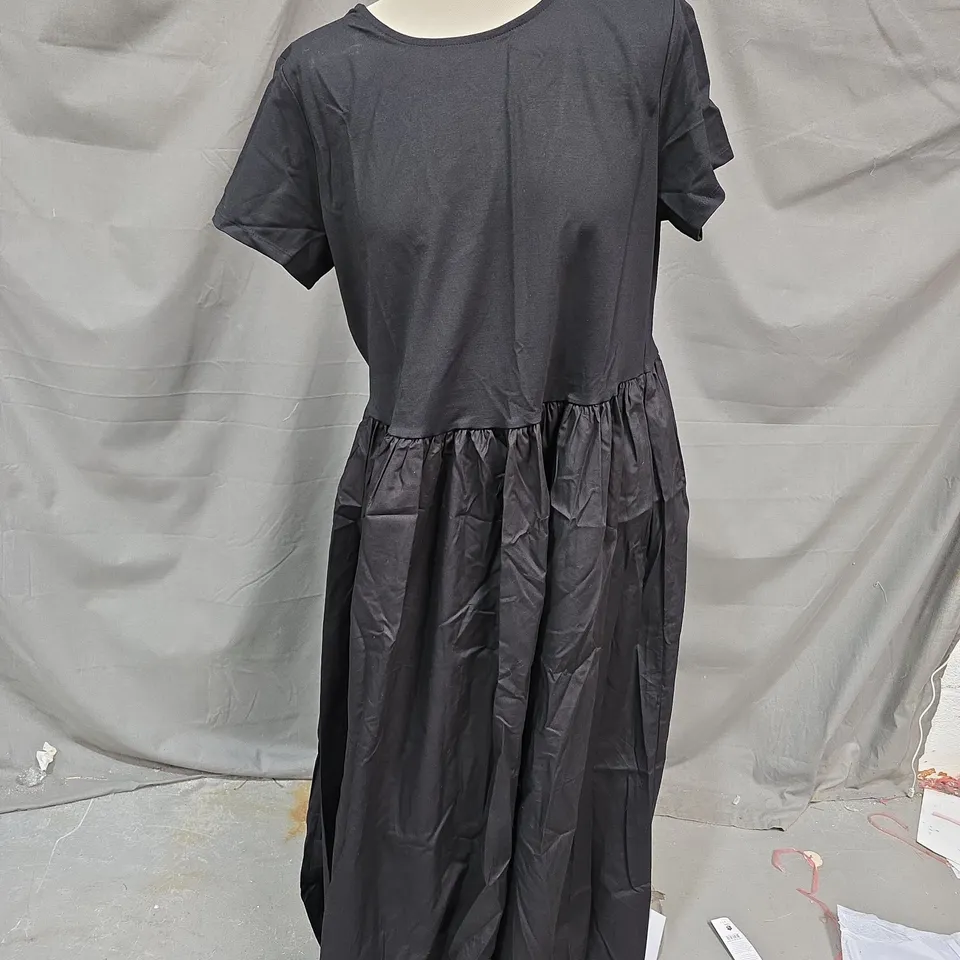 BLACK WOMEN'S DRESS WITH GATHERED SKIRT
