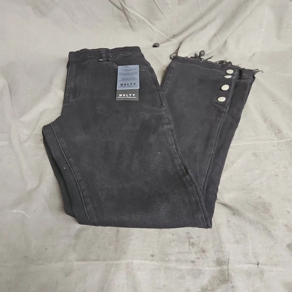 NVLTY VINTAGE SNAPPER FLARE JEANS IN BLACK SIZE 28W