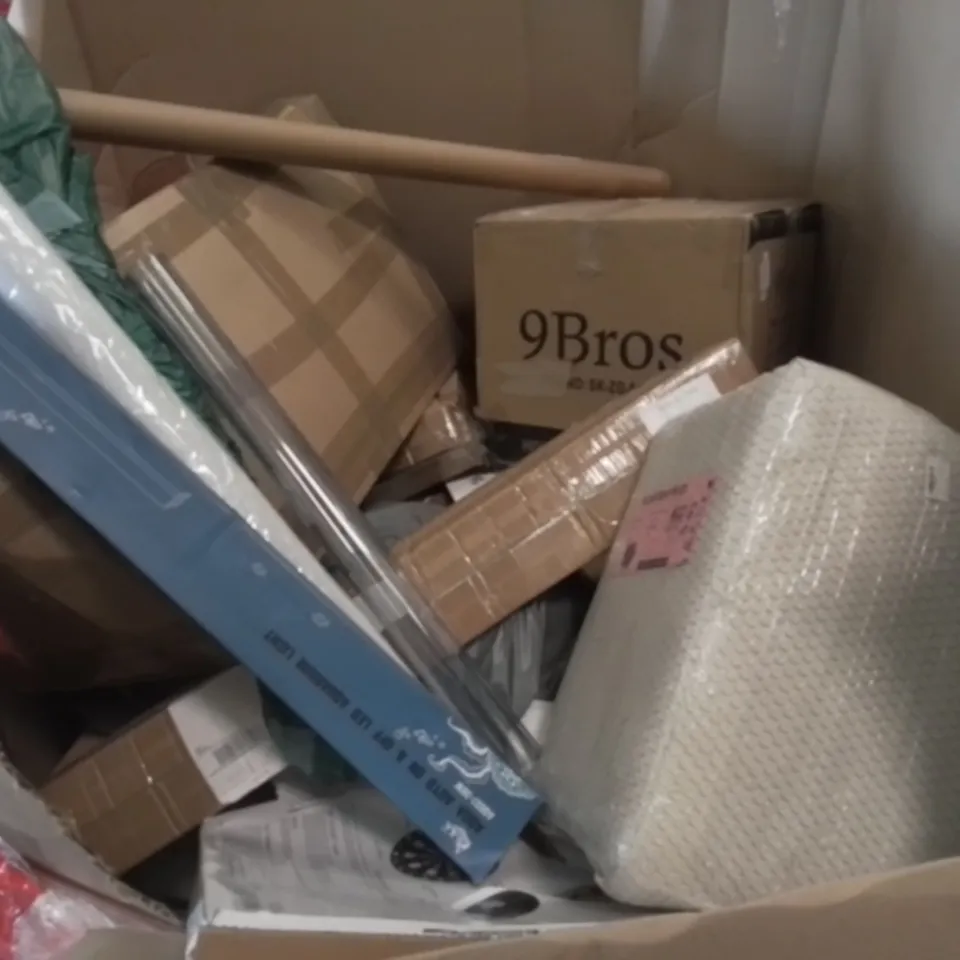 PALLET OF ASSORTED HOUSEHOLD ITEMS TO INCLUDE ELECTRONIC PATIO HEATER, SAFETY GATE AND CARPET PROTECTOR 