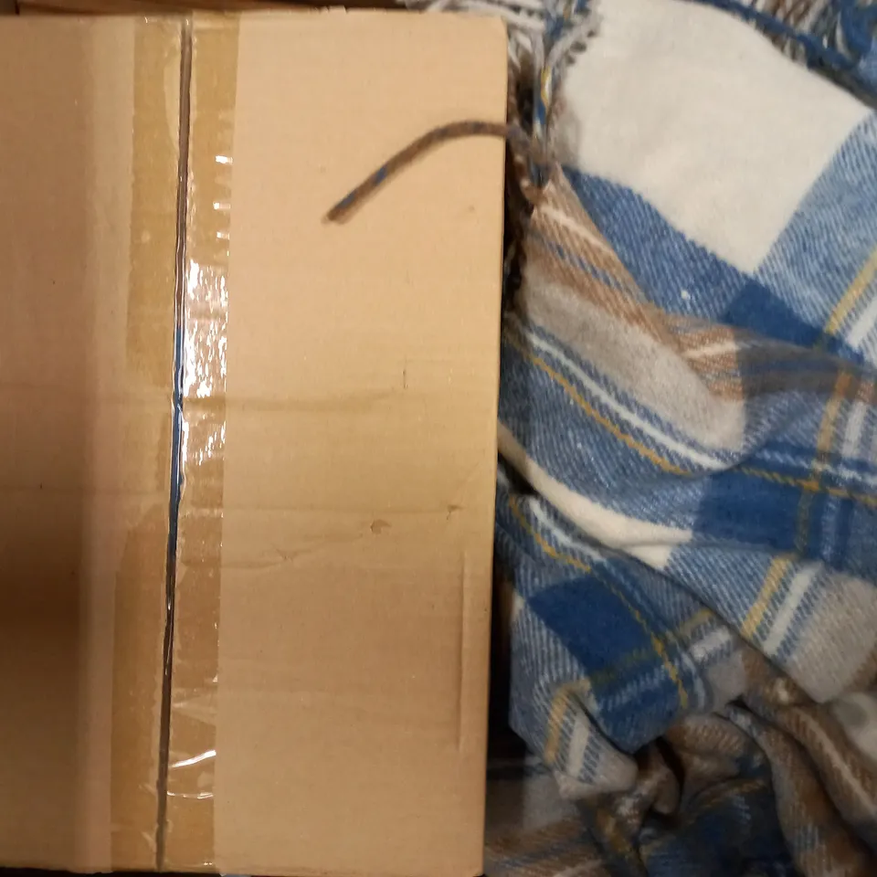 BOX OF APPROXIMATELY 20 ASSORTED HOUSEHOLD ITEMS TO INCLUDE FINISH POWERBALL XXXL PACK, PIPE WRENCH, BOX GRATER, ETC