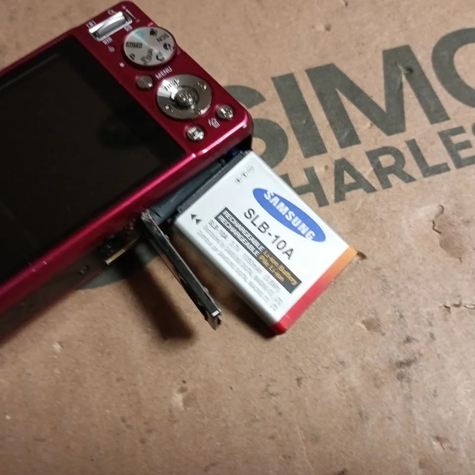 SAMSUNG PL70 12.2 MEGA PIXEL DIGITAL CAMERA - RED