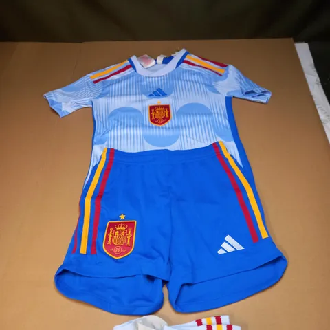 CHILDRENS SPAIN FC KIT SIZE 7-8 YEARS