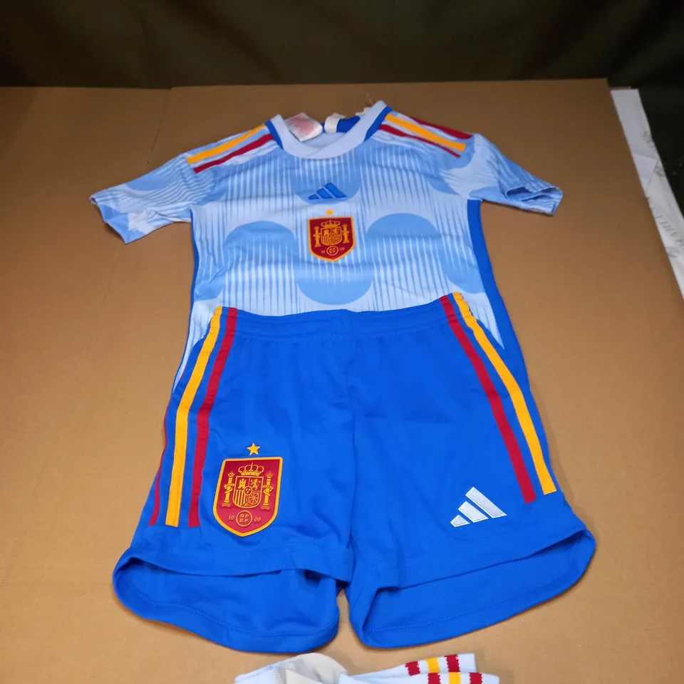 CHILDRENS SPAIN FC KIT SIZE 7-8 YEARS