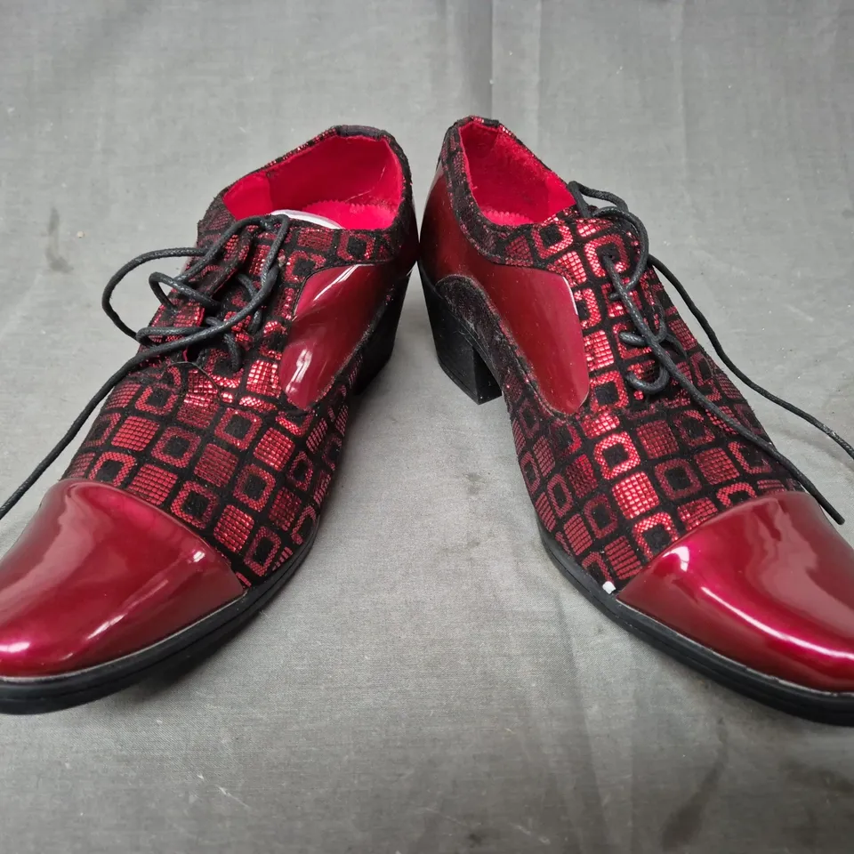 BOXED PAIR OF UNBRANDED BLOCK HEEL SHOES IN RED SIZE UNSPECIFIED