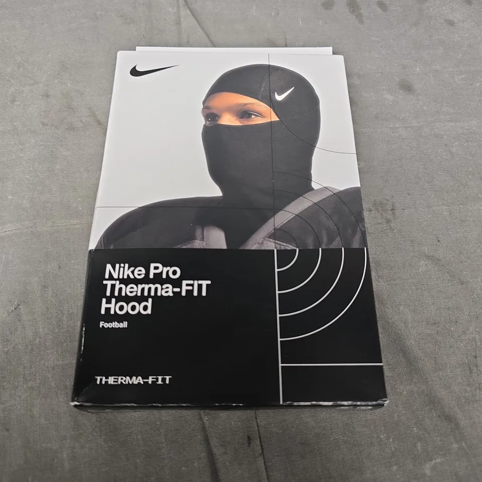 NIKE PRO THERMA-FIT HOOD – FOOTBALL