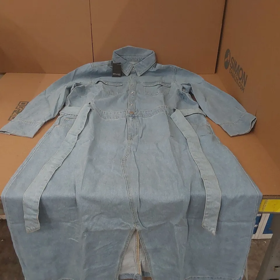 BOX CONTAINING APPROXIMATELY 7x BRAND NEW JD WILLIAMS LIGHT WASH DENIM SHIRT DRESSES - SIZE 20