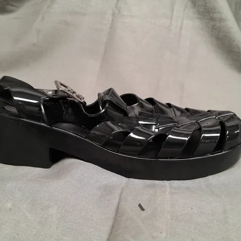 BOX OF APPROX 24 ASSORTED ASPIRER HEELED SANDALS IN BLACK IN VARIOUS SIZES 
