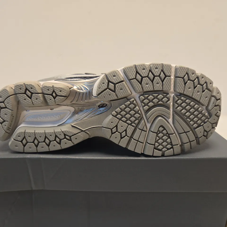 BOXED PAIR OF NEW BALANCE RUNNING SHOES – GREY/ - UK SIZE 5