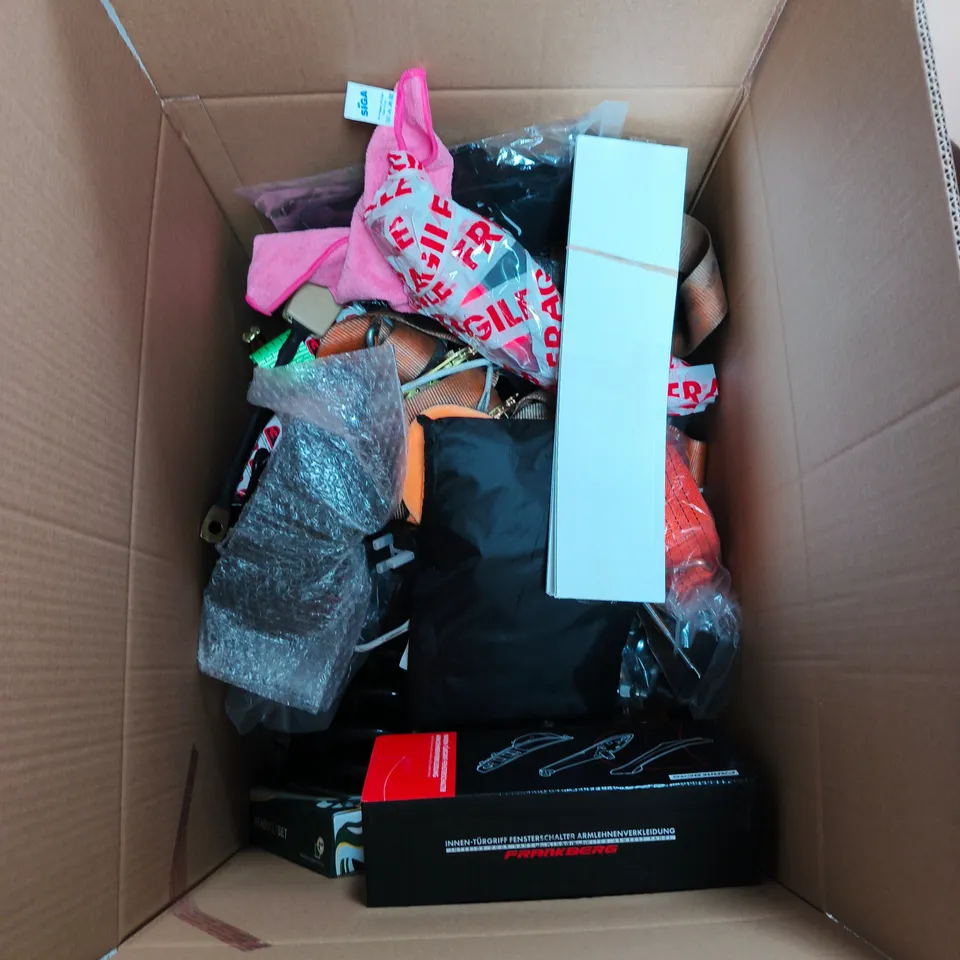 BOX OF APPROXIMATELY 15 ASSORTED AUTO PARTS TO INCLUDE: RACHET STRAPS