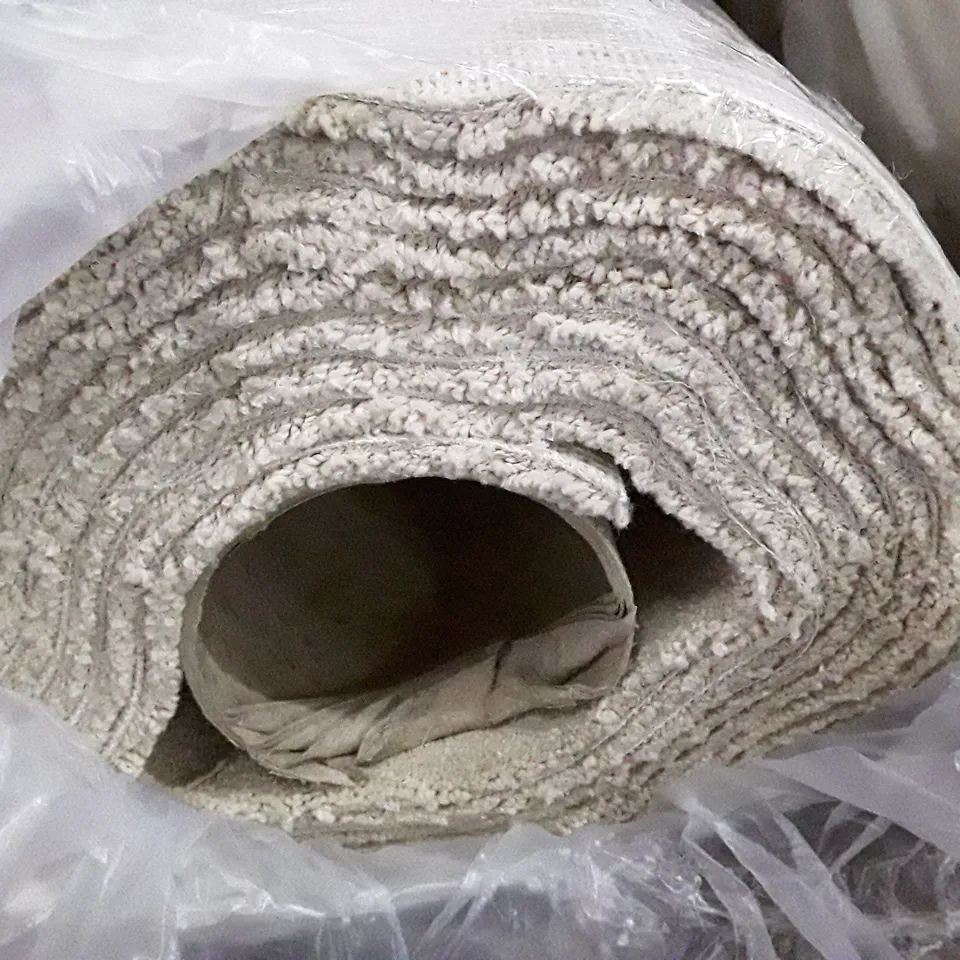 ROLL OF QUALITY CARPET APPROXIMATELY 4×6.2M