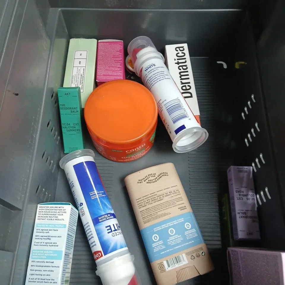 APPROXIMATEY 20 ASSORTED HEALTH AND BEAUTY PRODUCTS TO INCLUDE DOVE MEN BODY WASH, CERAVE MOISTURISING CREAM AND NIVEA SUN CREAM